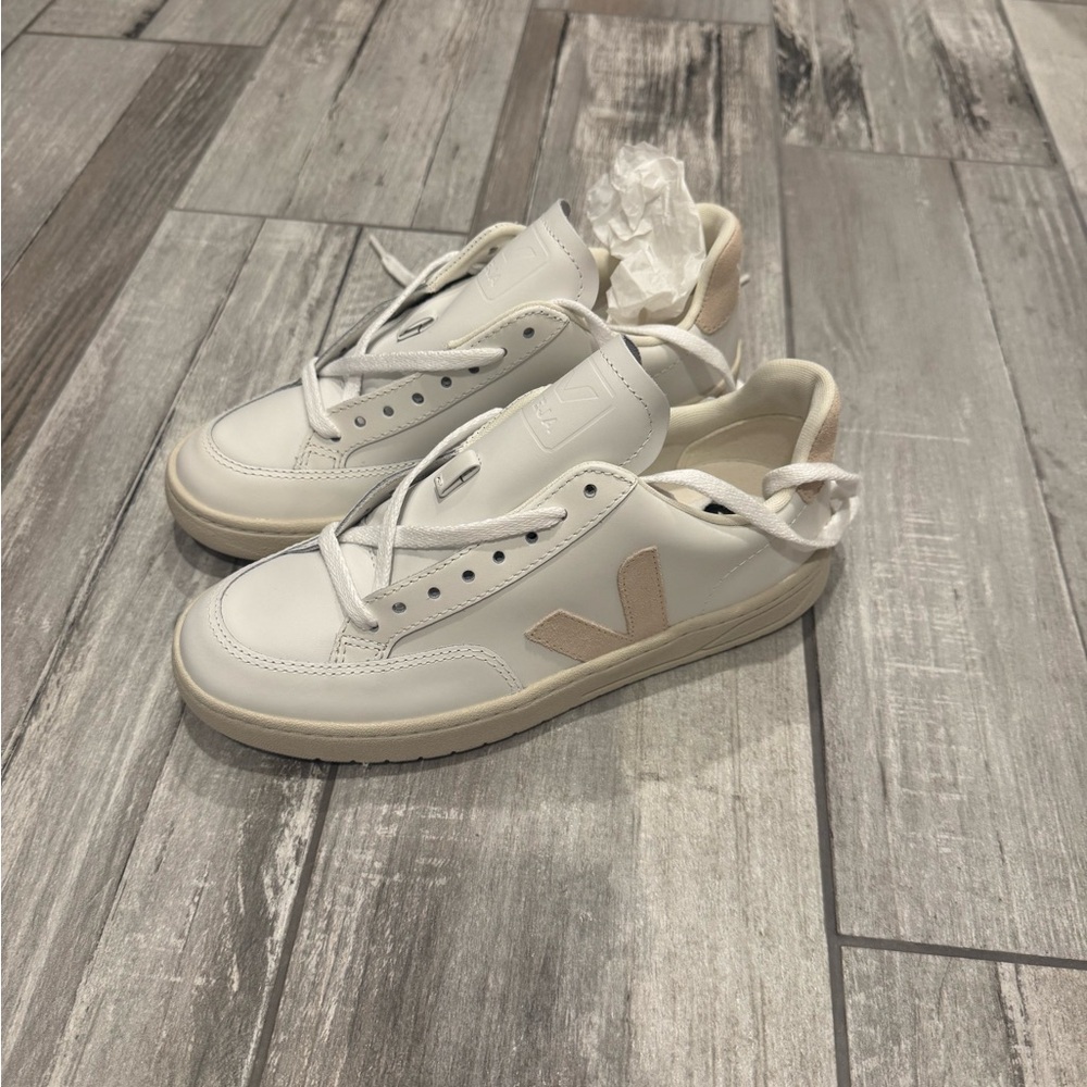 VeJa V-12 sneakers . Brand new without box